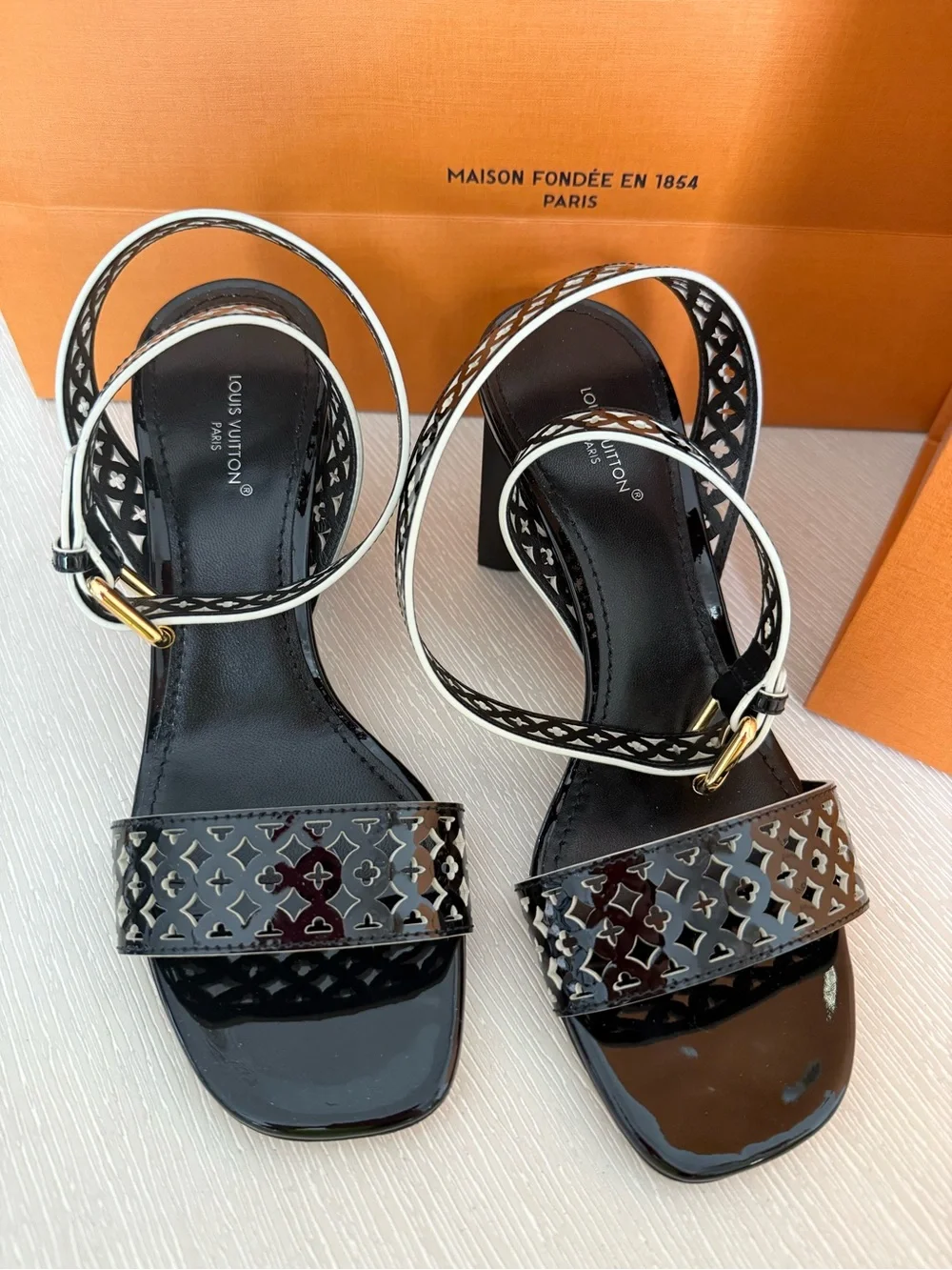 NEW! Louis Vuitton Silhouette Black Patent Leather Sandals - Cute LV heel!